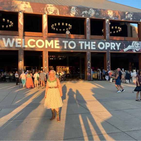 ๐Like for shows๐ - Picture 7 of 15